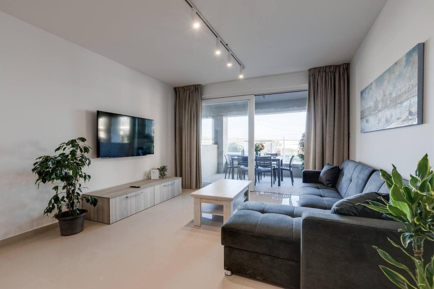 9Ten11 Seafront By Homely Mellieħa Exterior foto