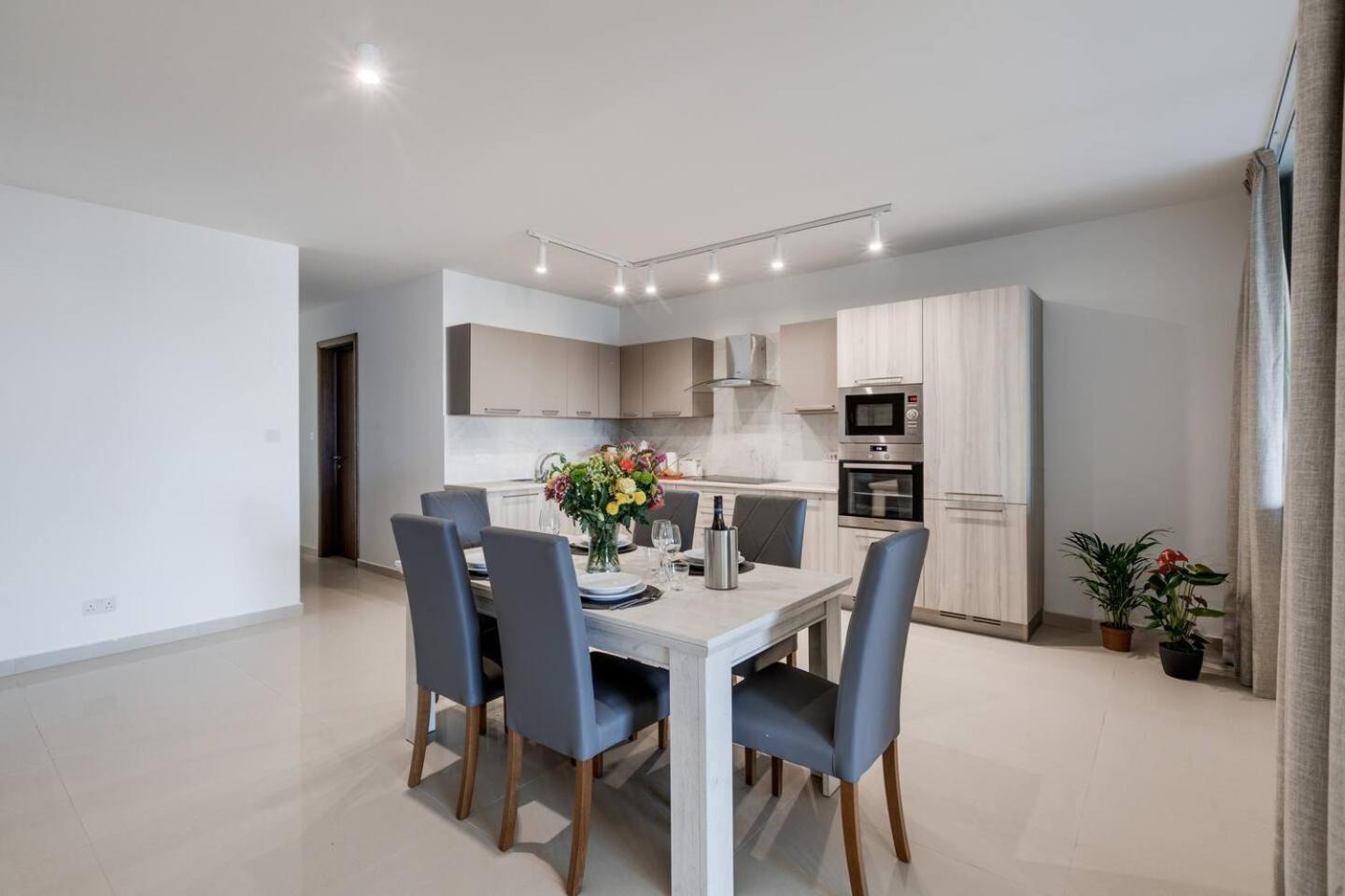 9Ten11 Seafront By Homely Mellieħa Exterior foto