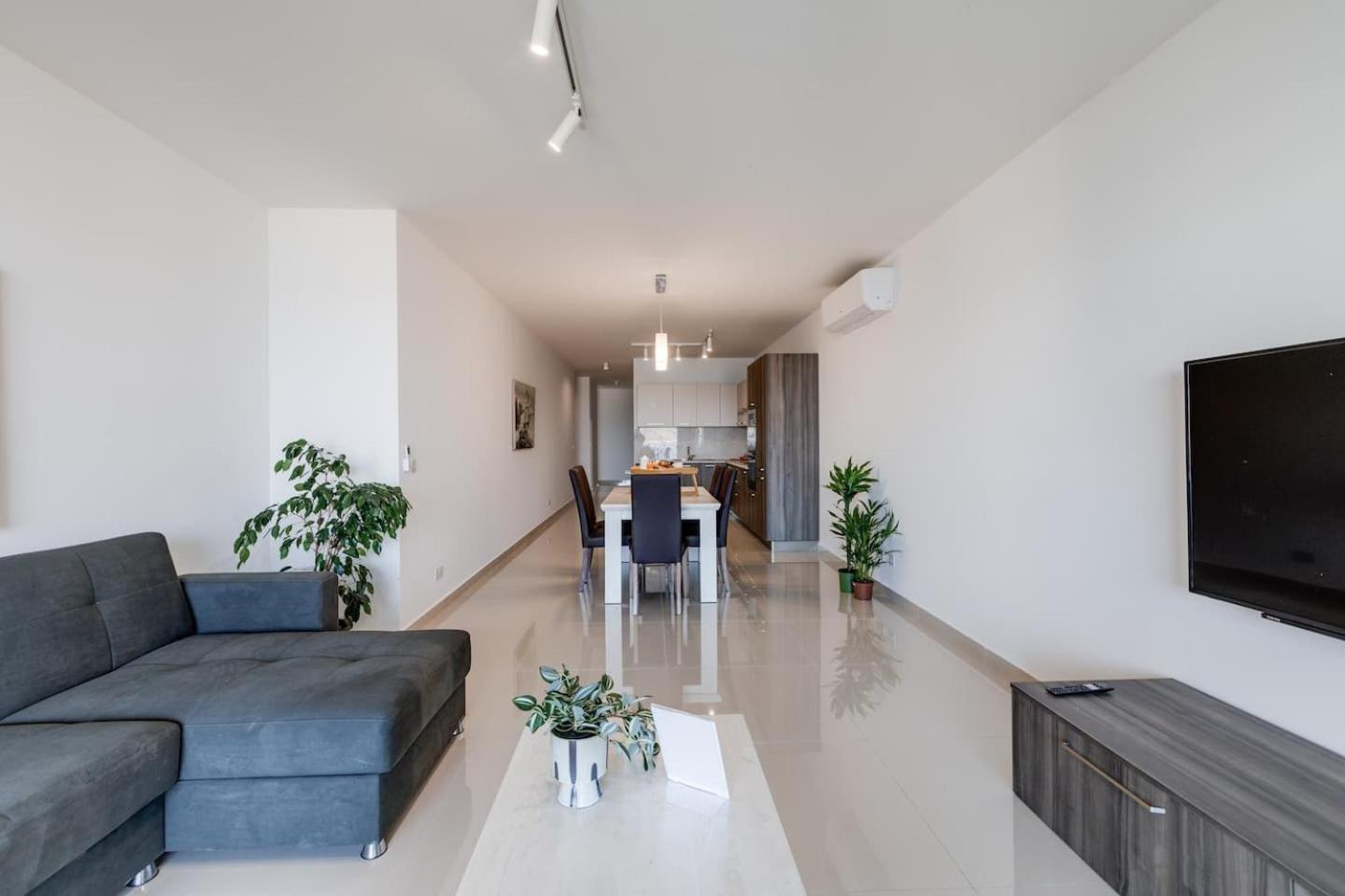 9Ten11 Seafront By Homely Mellieħa Exterior foto