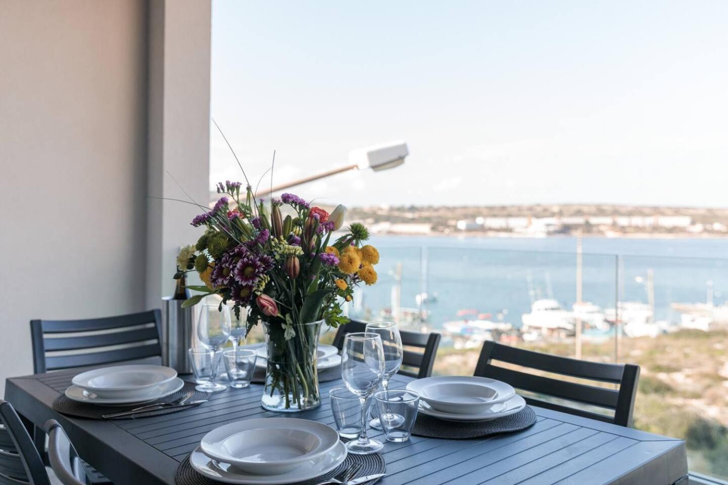 9Ten11 Seafront By Homely Mellieħa Exterior foto