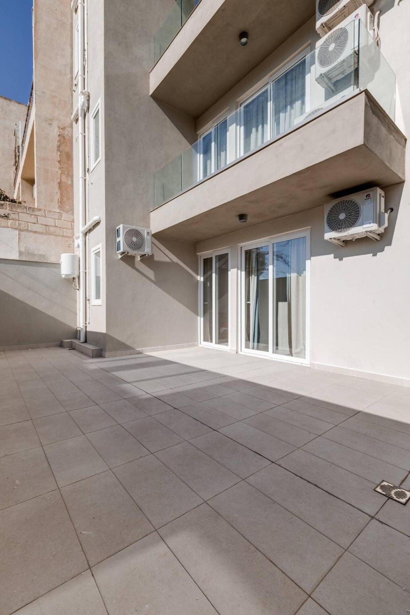9Ten11 Seafront By Homely Mellieħa Exterior foto