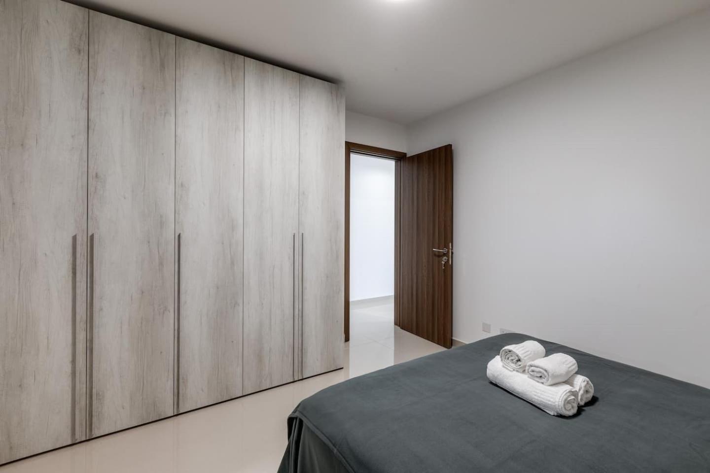 9Ten11 Seafront By Homely Mellieħa Exterior foto