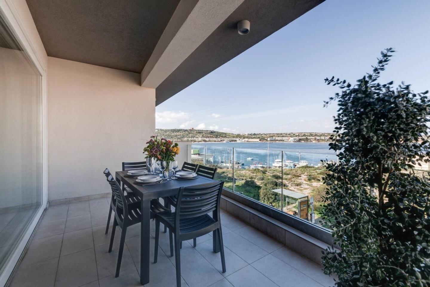 9Ten11 Seafront By Homely Mellieħa Exterior foto