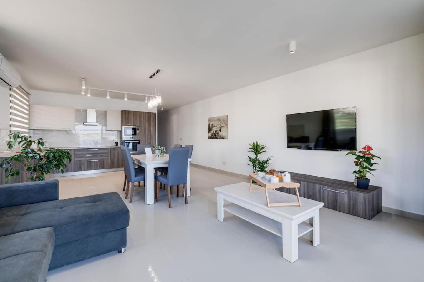 9Ten11 Seafront By Homely Mellieħa Exterior foto