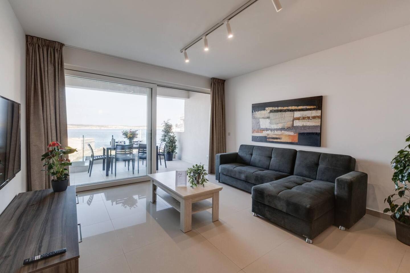 9Ten11 Seafront By Homely Mellieħa Exterior foto